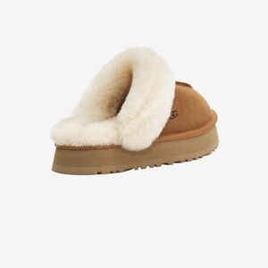 Ugg disquette slippers. Chesnut color, size 6 women’s